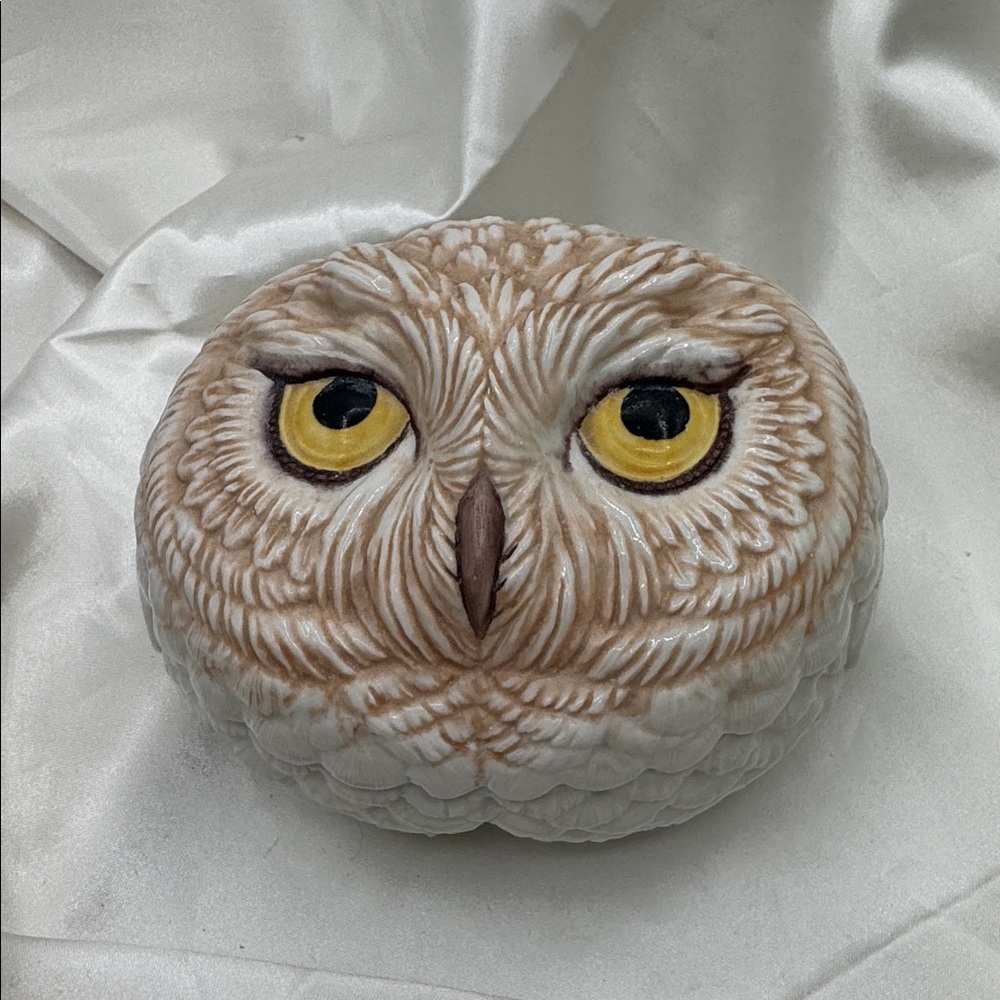 Boehm Snowy Owl covered trinket box. #700-02
Edward Marshall Boehm, Inc.